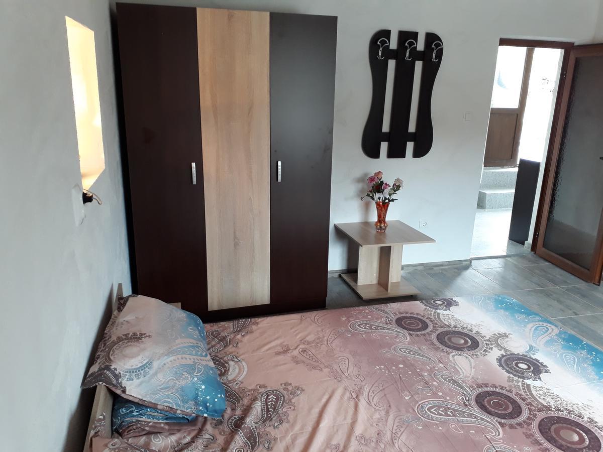 Popovi Koshari Guest House Dolno Panicherevo Exterior photo