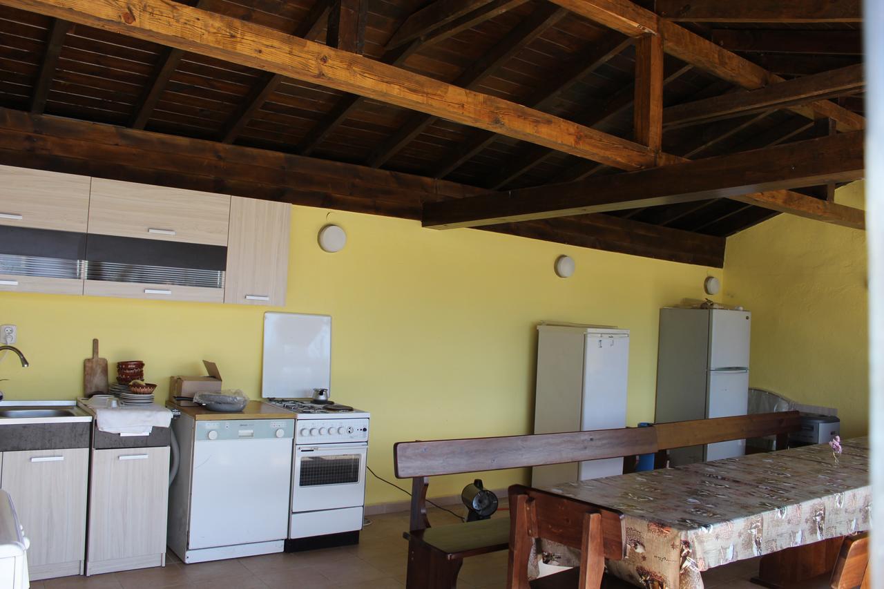 Popovi Koshari Guest House Dolno Panicherevo Exterior photo